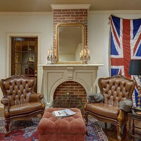 The English Merchant'S Inn Waxahachie Bagian luar foto